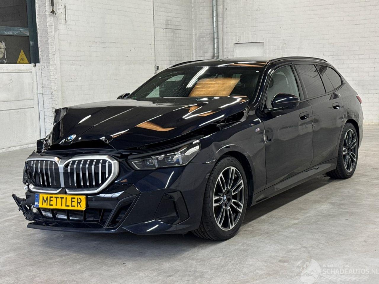 BMW 5-serie 520d M Pakket CARBONSCHWARZ METALLIC (416) 48V 2.0 TwinPower Turbo 16V Combi/o  Elektrisch Diesel 1.995cc 145kW (197pk) RWD 2024-03 (11GW; 12GW) B47D20B; JA1