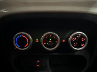 Fiat 500L 0.9 TwinAir Turbo 105 MPV  Benzine 875cc 77kW (105pk) FWD picture 19