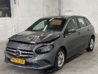 Voiture accidenté Mercedes B-klasse 1.3 B-180 Turbo 16V Hatchback  Benzine 1.332cc 100kW (136pk) FWD 2020/1