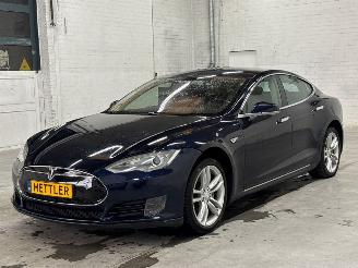 Damaged car Tesla Model S Free Supercharge 85 Liftback  Elektrisch  270kW (367pk) RWD 2013/12
