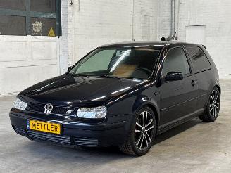 Damaged car Volkswagen Golf 2.0 Hatchback  Benzine 1.984cc 85kW (116pk) FWD 2001/1