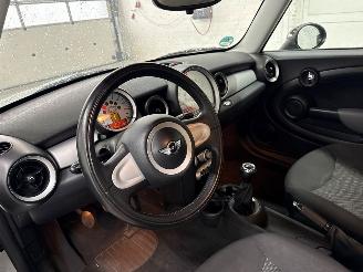Mini Mini 1.4 16V One Hatchback  Benzine 1.397cc 70kW (95pk) FWD picture 12