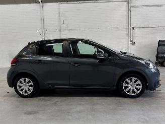 Peugeot 208 1.2 Vti 12V PureTech 82 Hatchback  Benzine 1.199cc 60kW (82pk) FWD picture 6