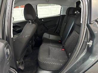 Peugeot 208 1.2 Vti 12V PureTech 82 Hatchback  Benzine 1.199cc 60kW (82pk) FWD picture 10