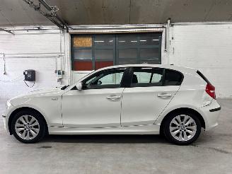 BMW 1-serie 116i 1.6 16V Hatchback 4Dr Benzine 1.597cc 90kW (122pk) RWD picture 2