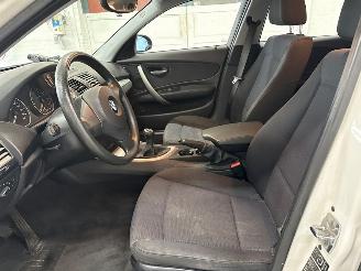 BMW 1-serie 116i 1.6 16V Hatchback 4Dr Benzine 1.597cc 90kW (122pk) RWD picture 11