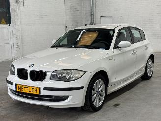 Voiture accidenté BMW 1-serie 116i 1.6 16V Hatchback 4Dr Benzine 1.597cc 90kW (122pk) RWD 2008/12