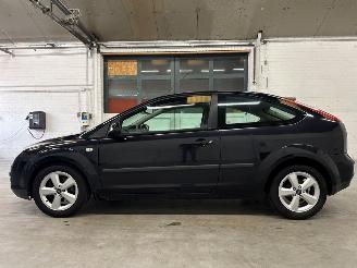 Ford Focus 1.6 16V Hatchback  Benzine 1.596cc 74kW (101pk) FWD picture 2