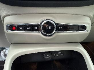 Volvo XC40 2.0 B4 16V Mild Hybrid Autom. SUV  Elektrisch Benzine 1.969cc 145kW (197pk) FWD picture 24