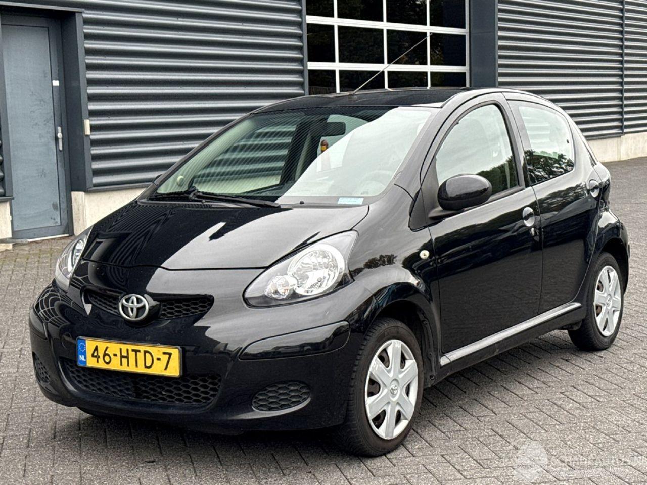 Toyota Aygo 1.0 12V VVT-i Hatchback Benzine 998cc 50kW (68pk) FWD