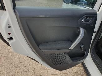 Peugeot 2008 1.2 PureTech Urban Cross picture 26