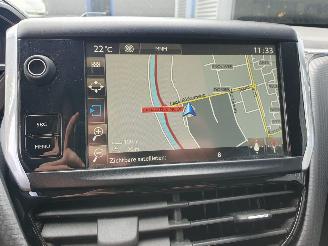 Peugeot 2008 1.2 PureTech Urban Cross picture 20