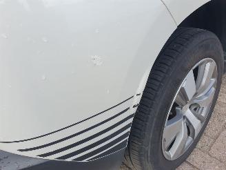 Peugeot 2008 1.2 PureTech Urban Cross picture 13