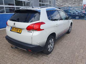 Peugeot 2008 1.2 PureTech Urban Cross picture 5