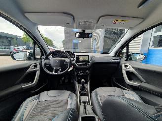 Peugeot 2008 1.2 PureTech Urban Cross picture 17