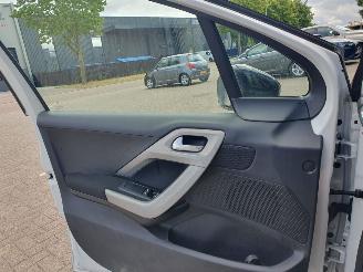 Peugeot 2008 1.2 PureTech Urban Cross picture 14