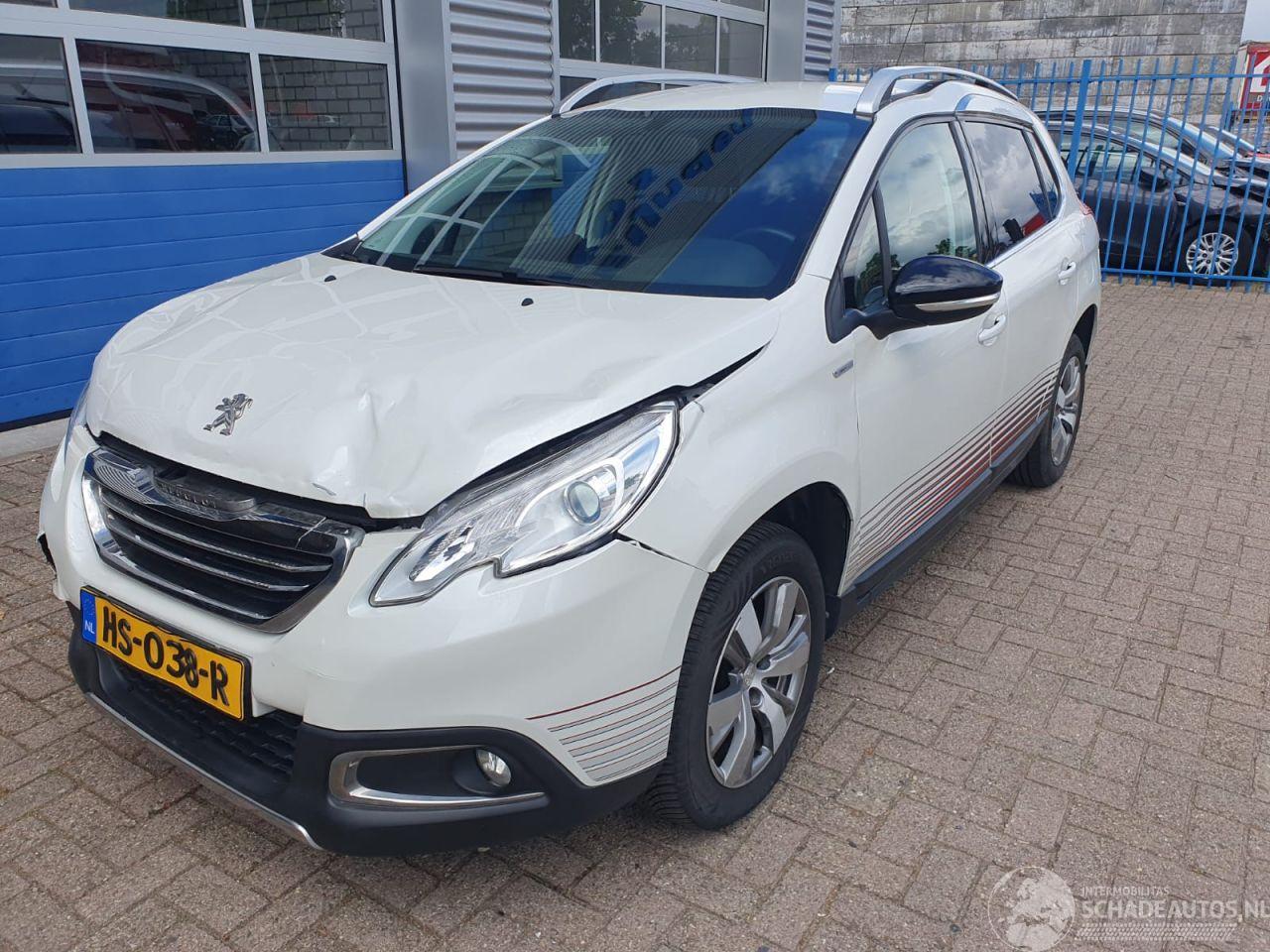 Peugeot 2008 1.2 PureTech Urban Cross