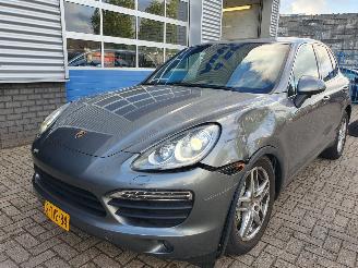 Schadeauto Porsche Cayenne 4.8 S automaat 2013/5