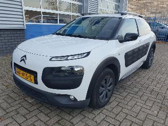 damaged passenger cars Citroën C4 cactus 1.6 BlueHDi Shine SCHADEVRIJ 2015/10