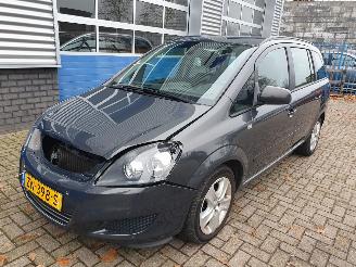 damaged passenger cars Opel Zafira 1.6 Cosmo 7 Persoons 2013/9
