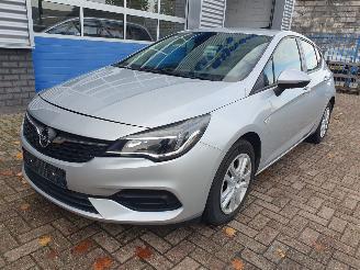 Voiture accidenté Opel Astra ASTRA 1.2 turbo 81kW 2019/11