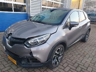 Damaged car Renault Captur 1.2 TCe Dynamique AUTOMAAT 2016/11