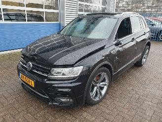damaged passenger cars Volkswagen Tiguan 1.4 TSI Comfortline Business R-line 2018/1