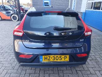 Volvo V-40 2.0 D2 Kinetic Automaat picture 4