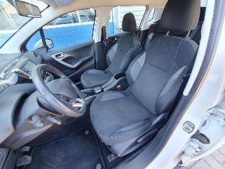 Peugeot 2008 1.2 PureTech Blue Lion picture 13