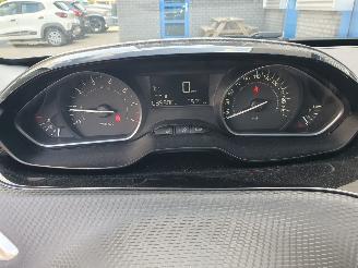Peugeot 2008 1.2 PureTech Blue Lion picture 23