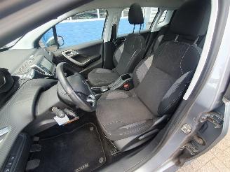 Peugeot 2008 1.2 PureTech Blue Lion picture 17