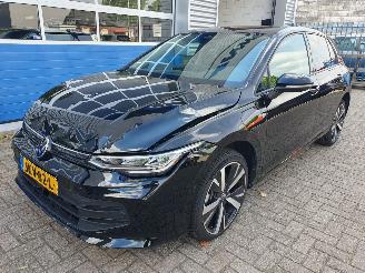 Damaged car Volkswagen Golf 1.5 eHybrid Life Edition 2025/11