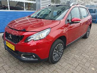Unfallwagen Peugeot 2008 1.2 PureTech Blue Lion 2018/2