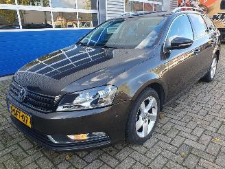 Damaged car Volkswagen Passat 1.6 TDI BlueMotion Executive Edition 2013/9