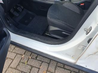 Peugeot 2008 1.2 PureTech Blue Lion picture 11