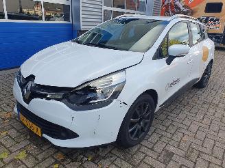 Damaged car Renault Clio Estate 0.9 TCe Expression 2015/7