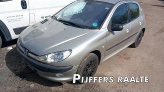Peugeot 206 206 (2A/C/H/J/S), Hatchback, 1998 / 2012 1.4 16V picture 2