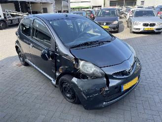 Toyota Aygo 1.0-12V + 5.drs airco N.A.P NL AUTO picture 3