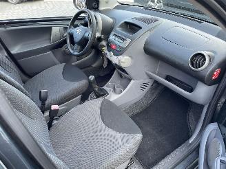 Toyota Aygo 1.0-12V + 5.drs airco N.A.P NL AUTO picture 7