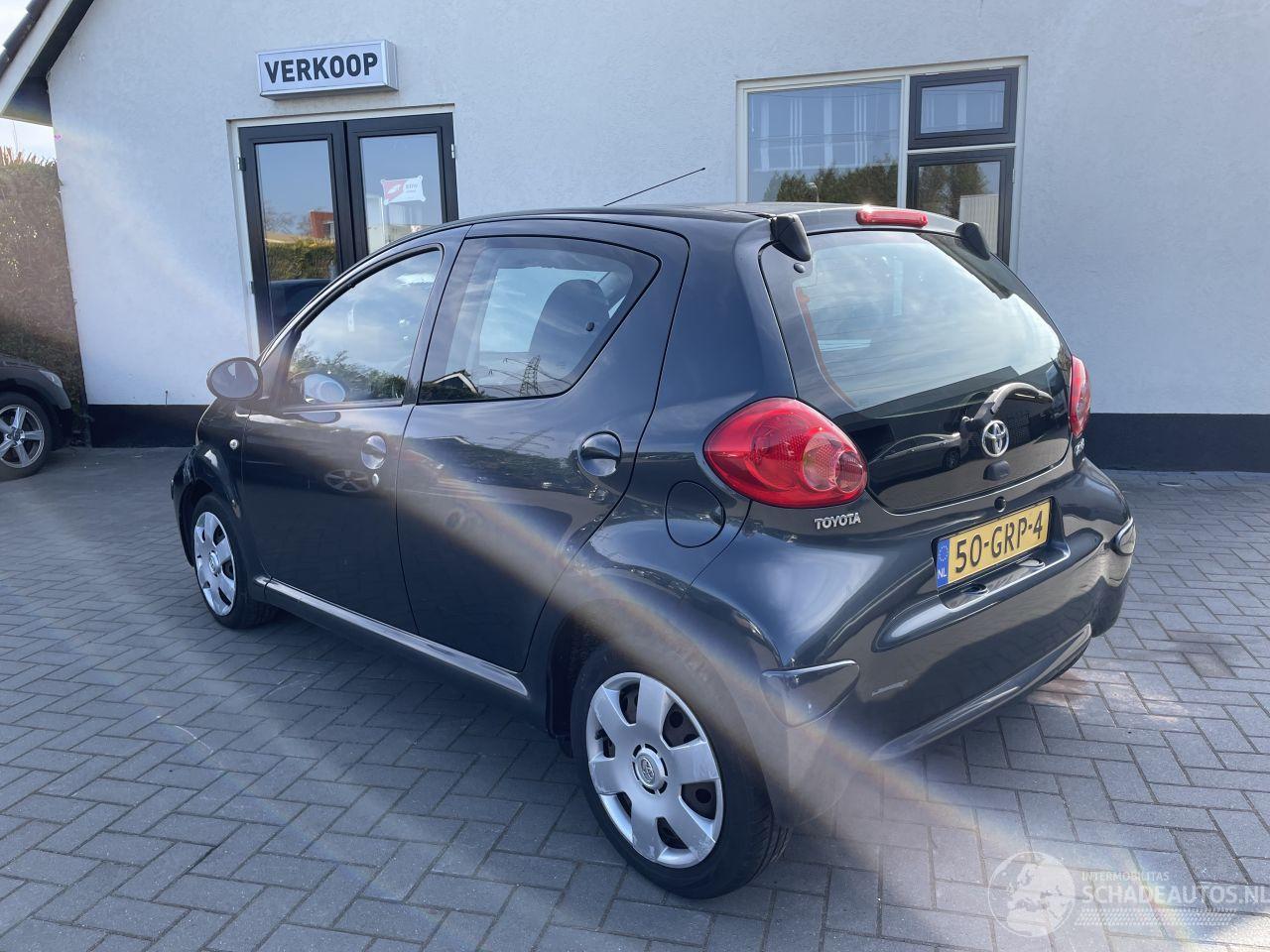 Toyota Aygo 1.0-12V + 5.drs airco N.A.P NL AUTO