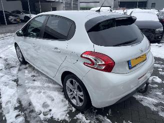 Peugeot 208 1.2 e-VTi Oxygo AUTOMAAT N.A.P PRACHTIG!!! picture 4