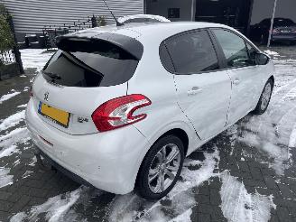 Peugeot 208 1.2 e-VTi Oxygo AUTOMAAT N.A.P PRACHTIG!!! picture 3