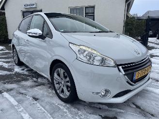 Peugeot 208 1.2 e-VTi Oxygo AUTOMAAT N.A.P PRACHTIG!!! picture 1