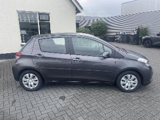 Toyota Yaris 1.3 VVT-i Aspiration AUTOMAAT N.A.P NL AUTO picture 2