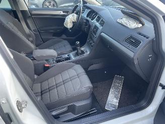 Volkswagen Golf 1.0 TSI Connected Series N.A.P NL AUTO PRACHIG!!! picture 6