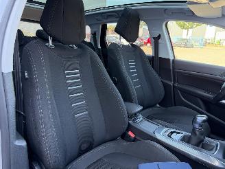 Peugeot 308 1.2 E-THP  ALLURE picture 15
