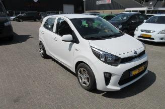 krockskadad bil auto Kia Picanto 1.0 5-drs airco 2019/6