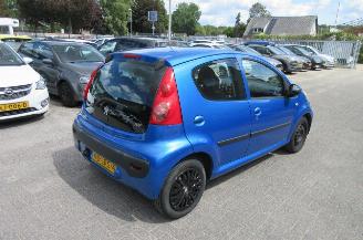 Peugeot 107 1.0-12V XS picture 2