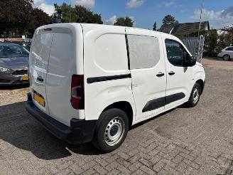 Peugeot Partner 1.2 PureTech  Premium airco navi picture 3
