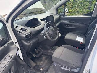 Peugeot Partner 1.2 PureTech  Premium airco navi picture 13